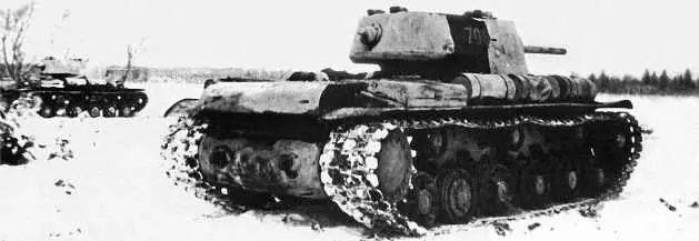 Танки КВ1 в атаке Калининский фронт январь 1943 года В своих записях НИ - фото 184
