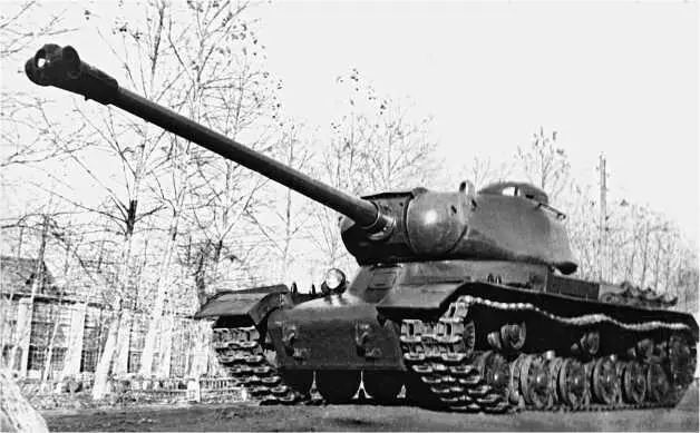 Тяжелый танк ИС122 объект 240 во дворе завода 100 Челябинск ноябрь 1943 - фото 199