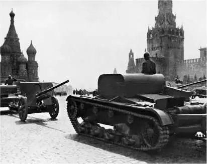 Артиллерийские тягачи Т26Т на первомайском параде в Москве 1936 год - фото 121