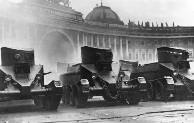 БТ2 без пушек перед парадом на площади Урицкого в Ленинграде 1 мая 1933 года - фото 158