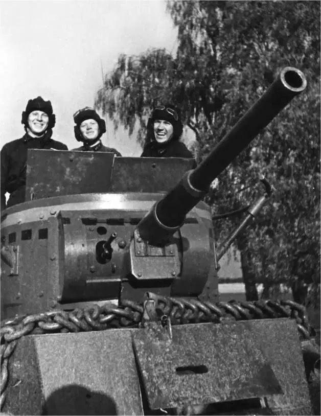 БТ7 на маневрах Белорусского военного округа 1936 год В 1936 году КБ ХПЗ на - фото 168