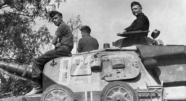 Еще одна деталь приобретенная танками AusfD к лету 1941 года ящик для - фото 14