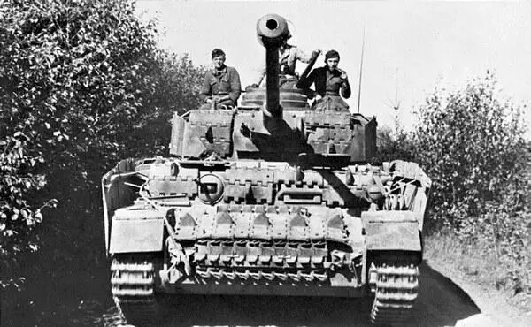 PzIV AusfН совершает марш во время операции Цитадель июль 1943 года - фото 86