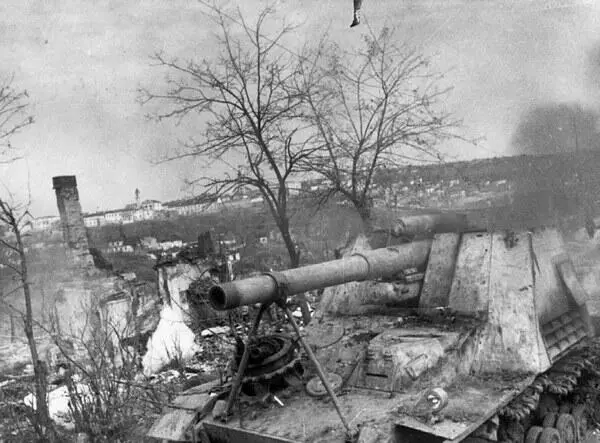 Разбитый Хуммель на окраине г КаменецПодольский 1й Украинский фронт 1944 - фото 127
