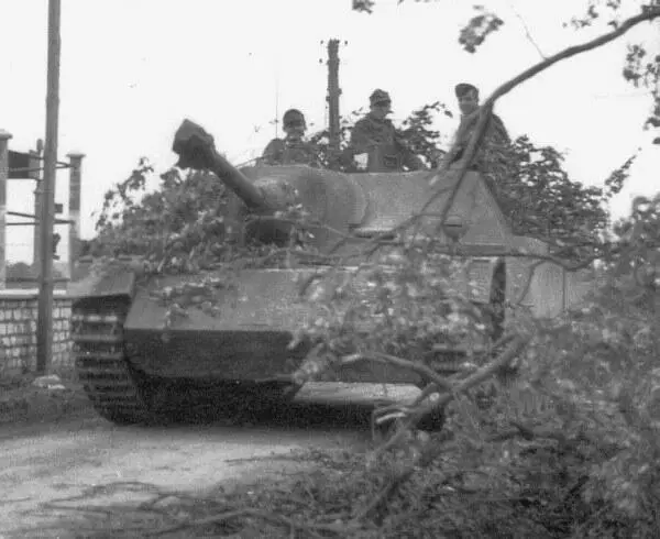 Jagdpanzer IV выдвигается к району боевых действий Нормандия июнь 1944 года - фото 144