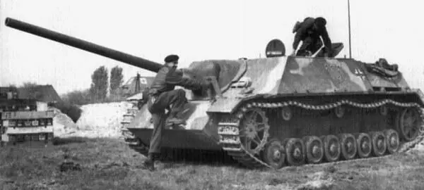 Канадские танкисты занимают места в трофейном Panzer IV70V Снимок сделан во - фото 154
