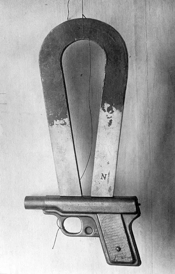Мэн Рэй Компас 1920 Мерет Оппенгейм Перчатка 1985 Мэн Рэй - фото 25