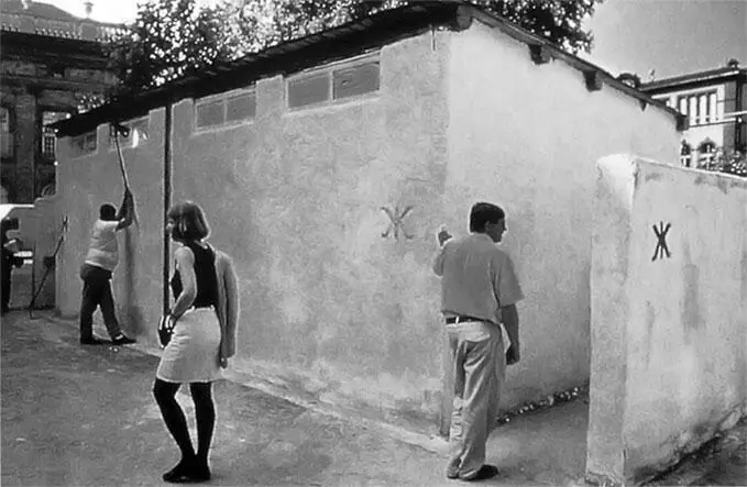 Илья Кабаков Инсталляция Туалет 1992 Тимур Новиков 1990х годов такой же - фото 110
