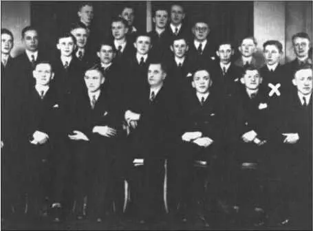 Фотография школьных дней Альфреда Руббеля он обозначен крестом В первом ряду - фото 6
