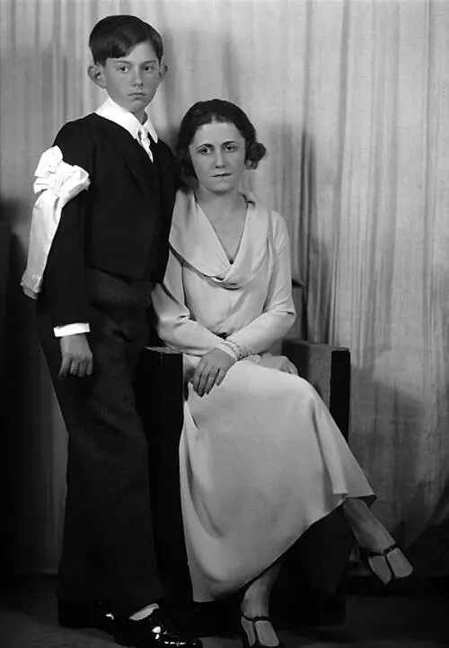 Рождение сына на некоторое время улучшило атмосферу в семье 1930 Пикассо - фото 81