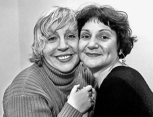 Марина Голуб и Людмила Артемьева Посиделки у Олега Меньшикова После - фото 101
