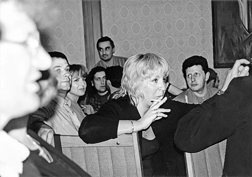 Во время просмотра капустника в Доме Актёра Марина и Татьяна Рудина после - фото 110