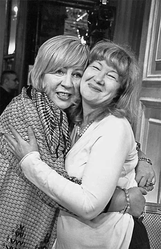 Марина Голуб и Ольга Хенкина Марина Голуб на сборе труппы МХТ им А П Чехова - фото 139