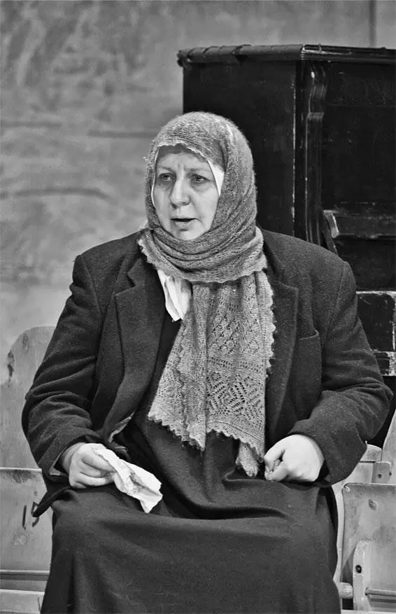 Спектакль Пластилин Марина Голуб в роли Бабушки Терроризм Марина Голуб и - фото 66