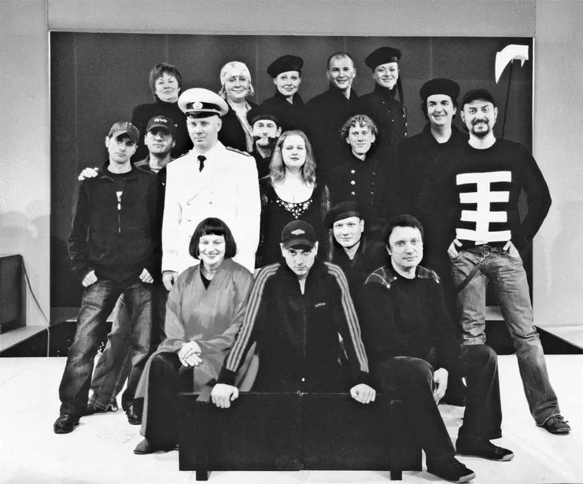 Команда спектакля Изображая жертву Режиссёр Кирилл Серебренников Спектакль - фото 69