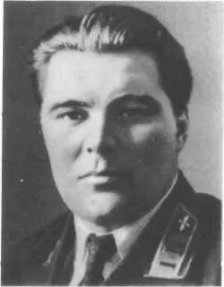 В 1937 г Анатолий Серов и группа советских летчиков уехали добровольцами - фото 123