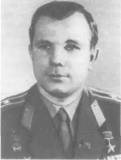 Утром 12 апреля 1961 г радио Москвы сообщило в 9 часов 7 минут в СССР запущен - фото 171