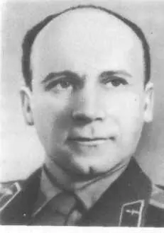 В С Серегин родился в Москве в семье служащего Московского почтамта В 1940 - фото 172