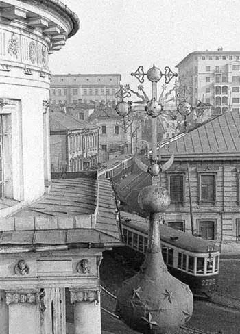 На переднем плане храм Святителя Филиппа Митрополита Московского Фото Б - фото 60
