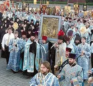 Крестный ход с Тихвинской иконой Божией Матери по Красной площади к Иверской - фото 206