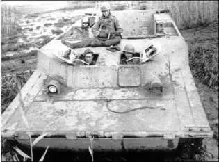 Плавающий бронетранспортер LVT4 Armored Cab вид спередисверху Боец на - фото 89