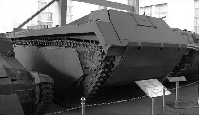 Бронированный плавающий транспортер LVT3 в экспозиции военного музея в Пекине - фото 225
