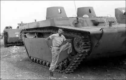 Плавающий бронетранспортер LVT4 Armored Cab переданный американцами - фото 231