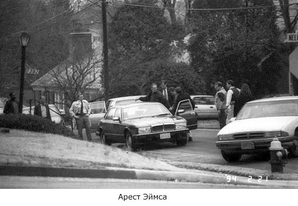 Рик был одним из 40 офицеров ЦРУ ожидавших прибытия самолёта в зале для особо - фото 11