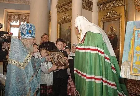 Святейший Патриарх Алексий II на празднике иконы Божией Матери Всех скорбящих - фото 81