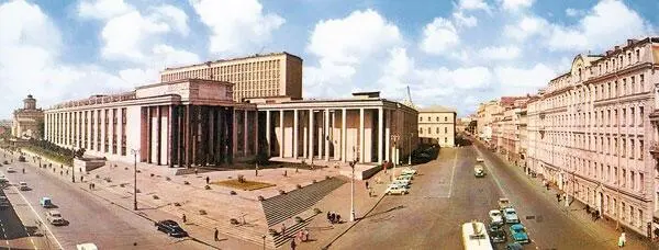 Здание библиотеки им Ленина 19701980е годы В 1930х годах была - фото 67