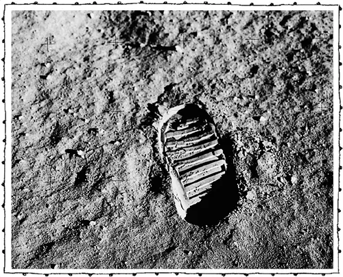 Этот след ноги на Луне сделанный и сфотографированный 20 июля 1969 г - фото 108