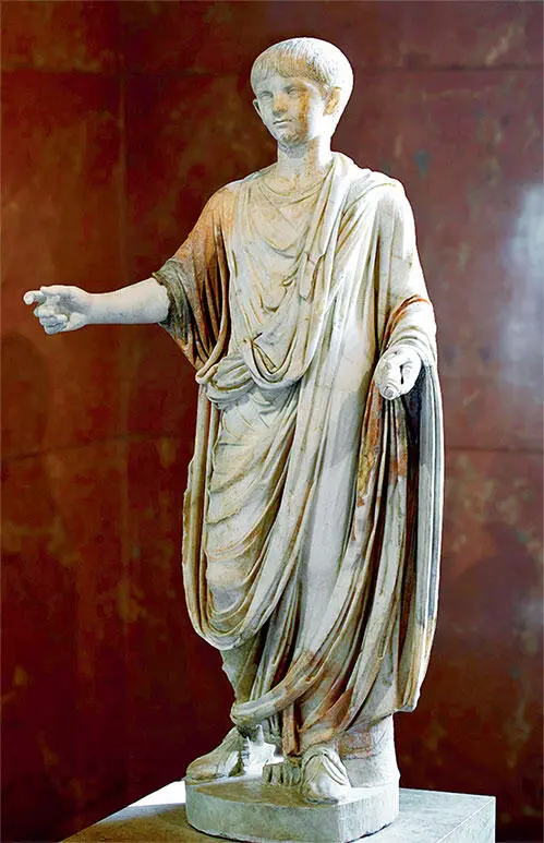 Мраморная статуя Нерона в детском возрасте в тоге и с защитным амулетомбуллой - фото 9