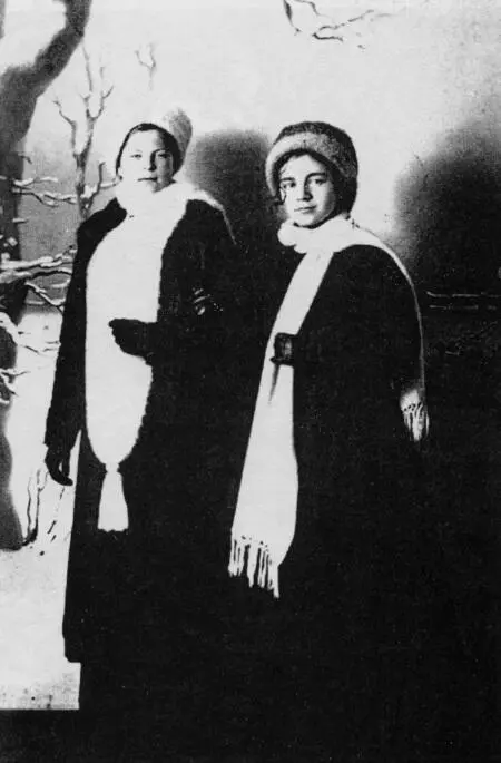 Мария Бальзамова и Анна Сардановская 19141915 Из Константинова Есенин выехал - фото 74
