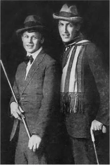 Сергей Есенин и Анатолий Мариенгоф Фотография Н И СвищоваПаолы 1919 - фото 107
