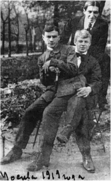 Александр Кусиков Сергей Есенин АнатолийМариенгоф Москва 1919 Однако тому - фото 108