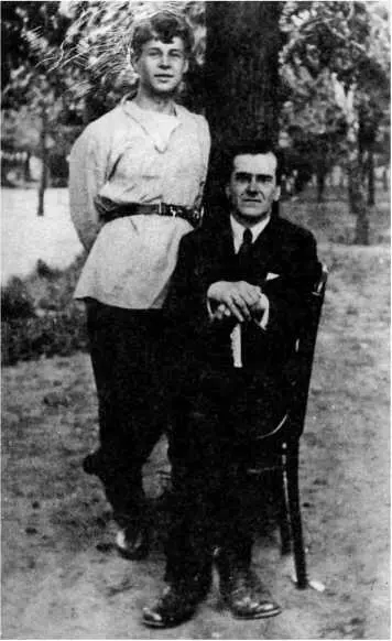 Сергей Есенин и Александр Кожебаткин 1919 Есенинские скандалы имели свою - фото 117