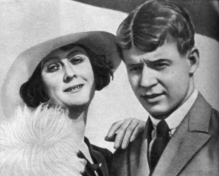 Айседора Дункан и Сергей Есенин 1922 И вот снова прозвучало заветное слово - фото 170