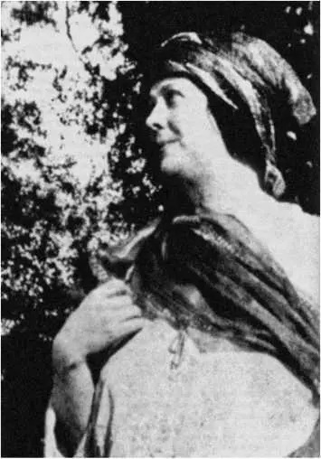 Айседора Дункан Москва Август 1921 Выпрямившись она кружит его - фото 175