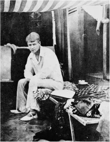 Сергей Есенин на пляже Венеция Лидо Около 14 августа 1922 Айседора задает - фото 183