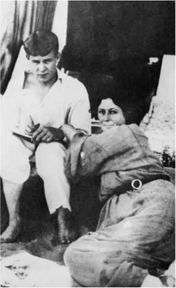 Сергей Есенин и Айседора Дункан Венеция Лидо Около 14 августа 1922 На одном - фото 184