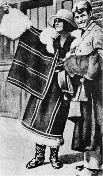 Айседора Дункан и Сергей Есенин у статуи Свободы НьюЙорк 2 октября 1922 - фото 186