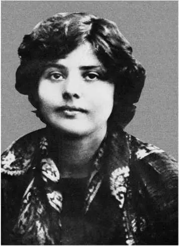 Шаганэ Тальян 1920е В сходном ключе хотя более иронично поэт писал о своих - фото 204