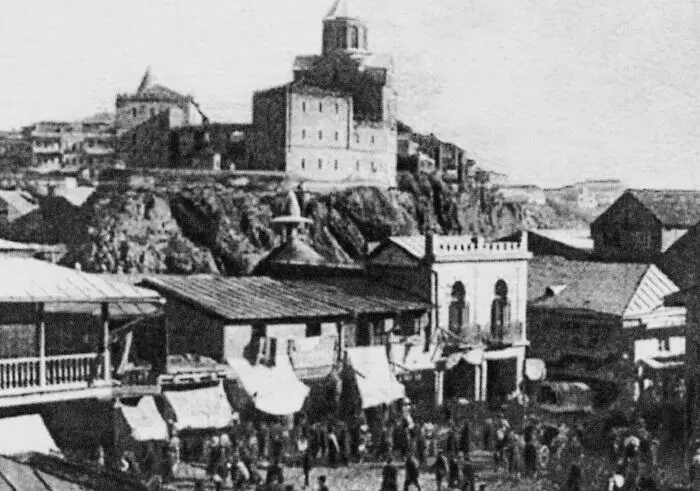 Тифлис Фотография начала ХХ в Спрошенные Есениным рядом с ним сидящие за - фото 208