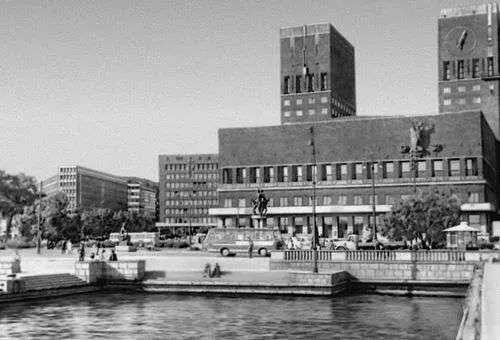 А Арнеберг и М Поульсон Ратуша в Осло 193350 Фрагмент резьбы на портале - фото 158