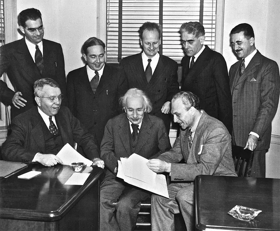 Члены Чрезвычайного комитета ученыхатомщиков ECAS 1946 г Моделировать - фото 80