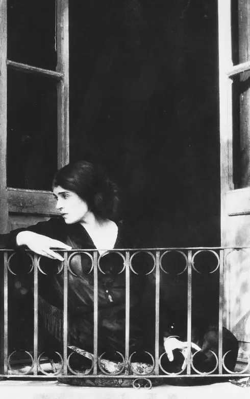 Тина Модотти 1927 г Поздним вечером 10 января 1929 года Тина и Мелья шли по - фото 221