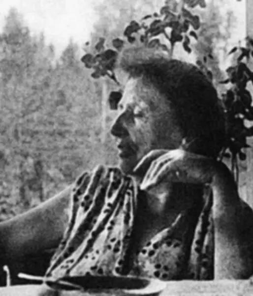 Надежда Ламанова на даче у Веры Мухиной 1930е гг Актриса МХАТа Кира - фото 275