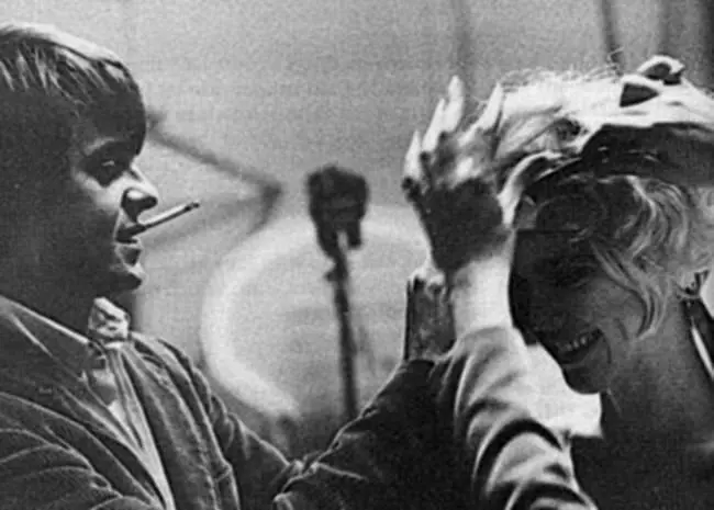 Эди Седжвик и Боб Ньювирт В ночь на 15 ноября 1971 года Эди во всем прежнем - фото 343