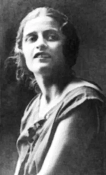 Эта фотография использовалась в советском паспорте Айн Рэнд датированном 29 - фото 381