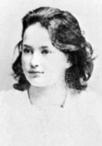 Лиза Пиленко в 11 лет Весной 1905 года семья переехала в Крым в Ялту где Юрий - фото 412
